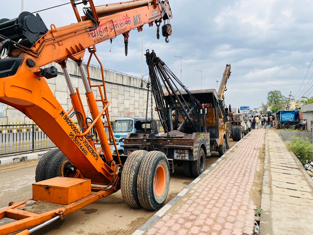 Crane and towing operations across Jaipur city